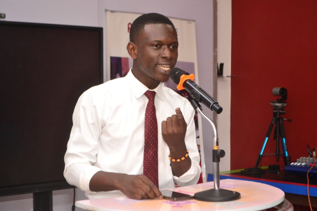 Rencontre de jeunesses leaders et entrepreneurs au club d'art oratoire Imperium. Discours de motivation.